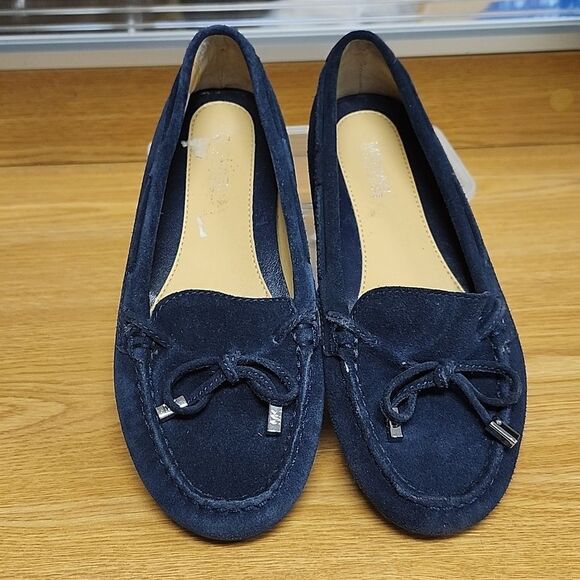 Michael Kors size 5 navy blue moccasins - Picture 1 of 5